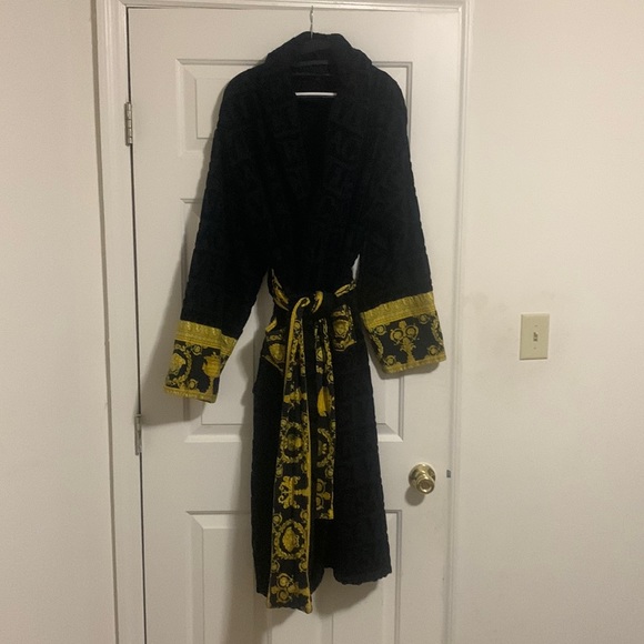 I ♡ BAROQUE BATHROBE LIKE NEW 1 AVAILABLE MEDIUM UNISEX - Picture 9 of 11